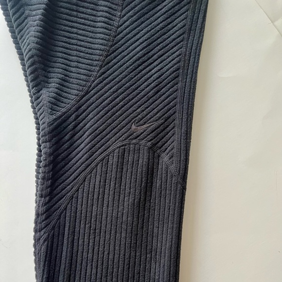 🖤NIKE- “PRO- HYPERWARM” Workout/ Lounge Pants & Top🖤 - Picture 3 of 7